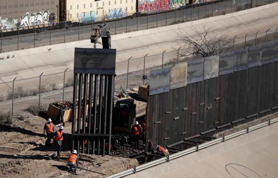 Secretario de Defensa defiende desvío de fondos para muro EEUU-México