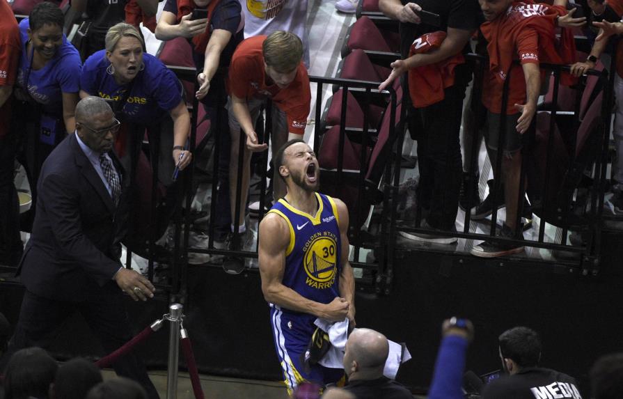 Curry busca terminar su carrera con Warriors