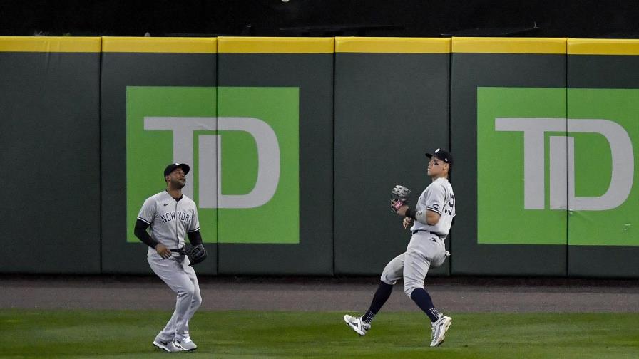 Yanquis celebran boleto a postemporada con brindis en hotel