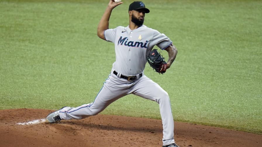 Con 6 sólidos innings de Alcántara, Marlins ganan