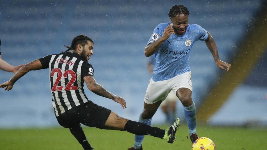 Manchester City aísla a cinco jugadores tras dar positivo en COVID-19