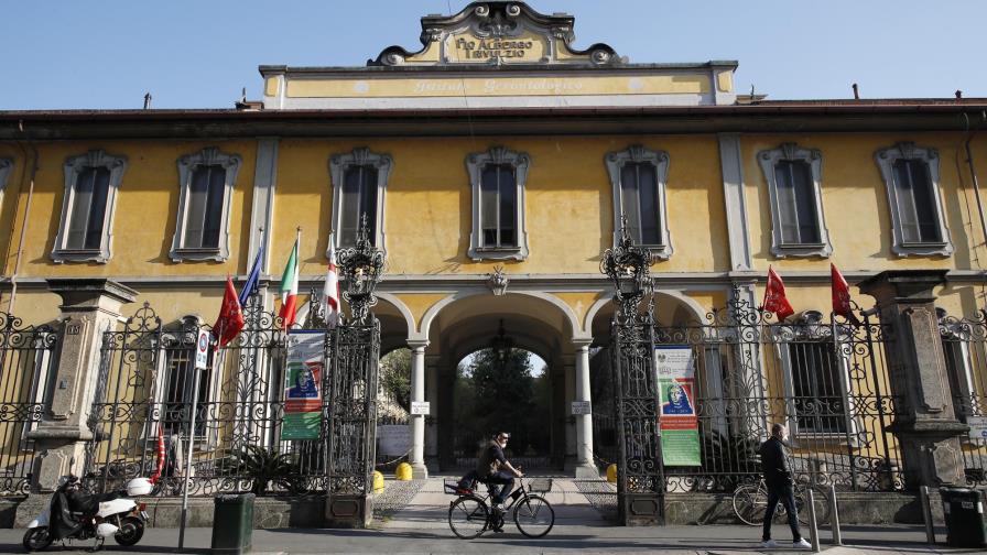 Se defiende hogar de ancianos en Italia donde murieron 300