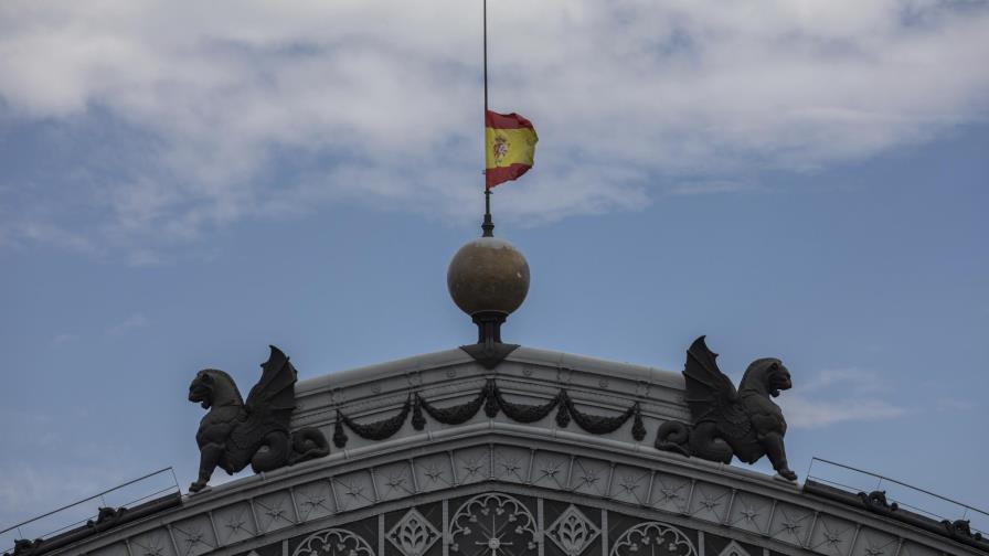 España inicia 10 días de luto por víctimas del coronavirus