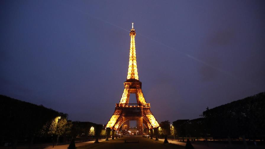 Francia abre puertas a turistas vacunados de algunos países