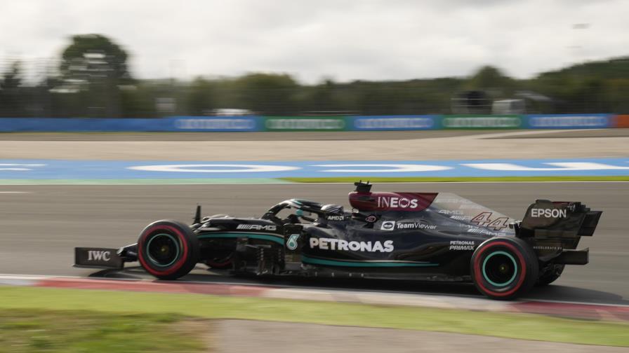 Hamilton compensa castigo con buena clasificación en Turquía