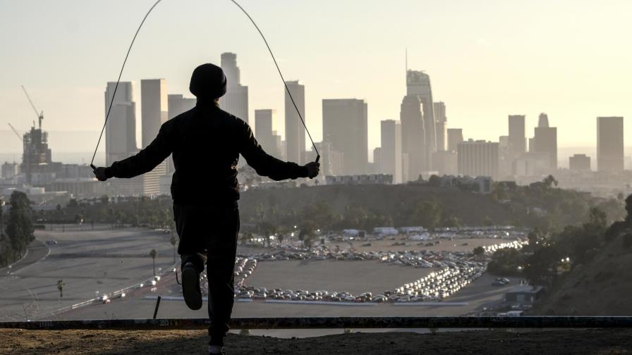 California anuncia más incentivos para vacuna contra COVID