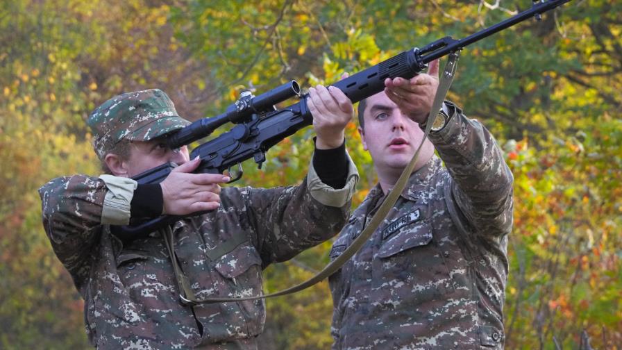 Se intensifican combates entre Armenia y Azerbaiyán