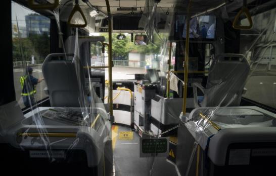 AP Fotos: Los huéspedes olímpicos miran a Tokio desde el bús