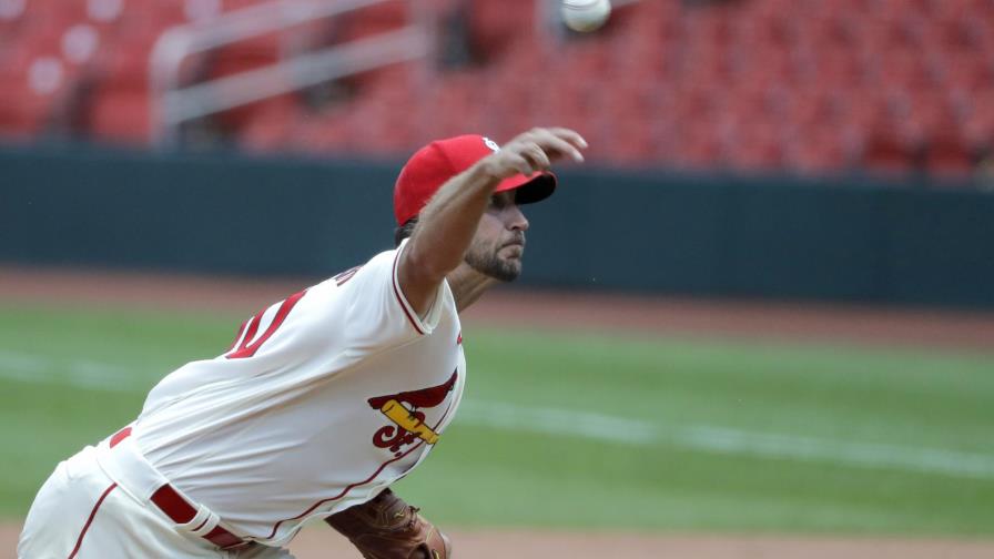 Wainwright luce en 6 innings; Cardenales arrollan a Piratas