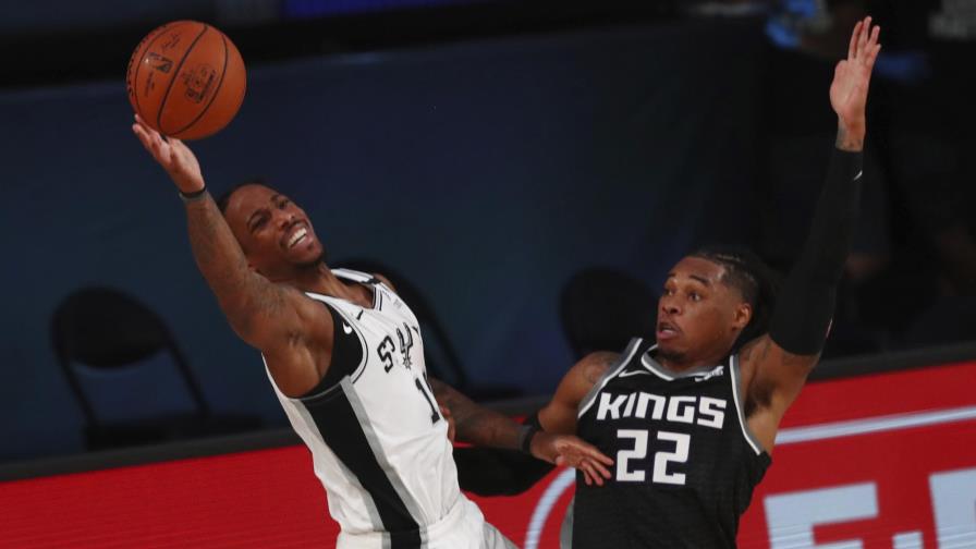 Spurs repuntan al final y superan a Kings