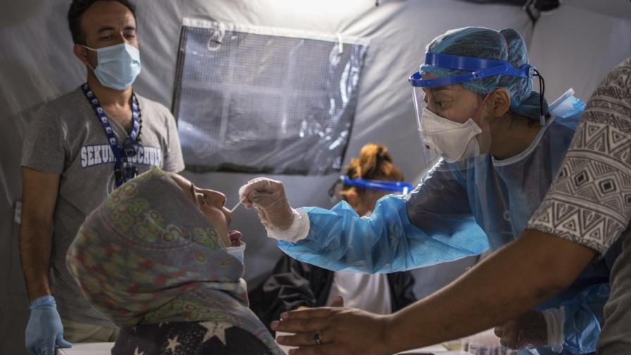 Brote de coronavirus en enorme campo de migrantes en Grecia