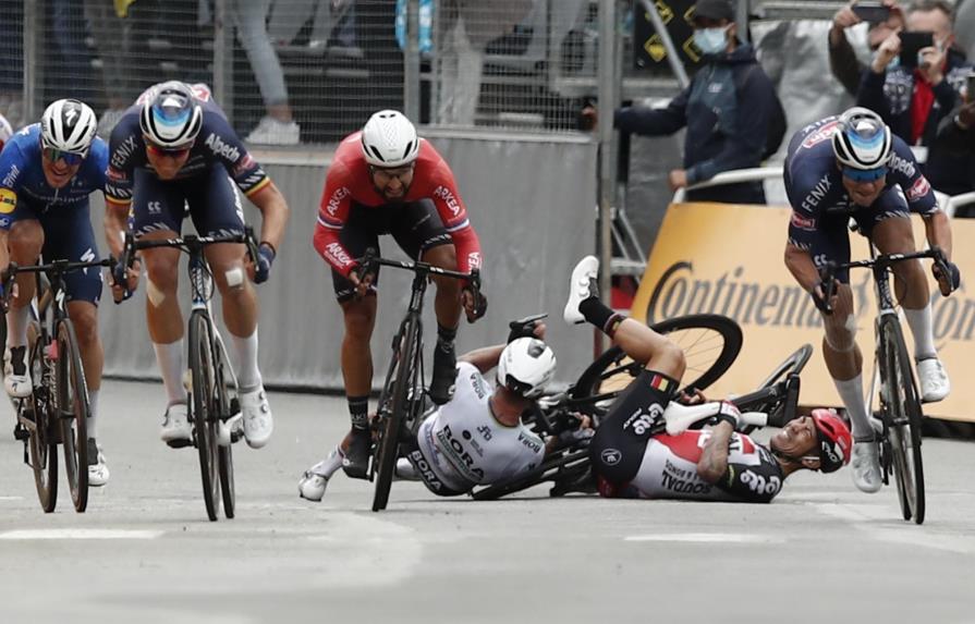 Merlier se lleva una accidentada tercera etapa del Tour de Francia