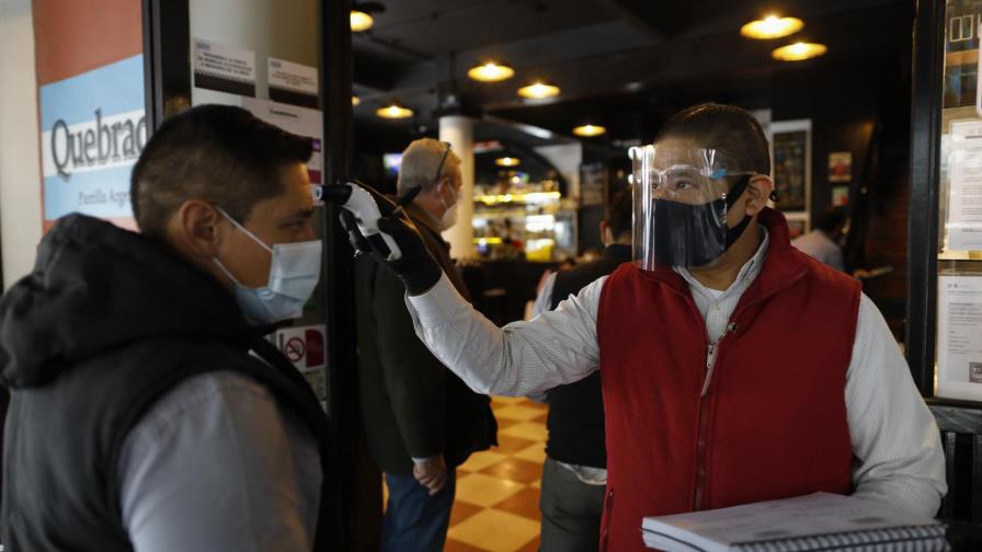Ciudad de Mexico inicia reapertura; sigue alerta por COVID