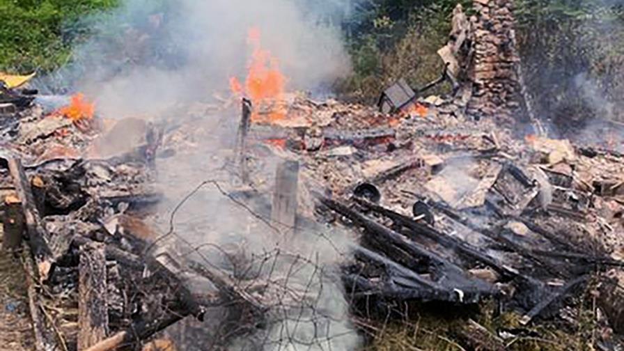 Autoridades investigan incendio de cabaña de ermitaño