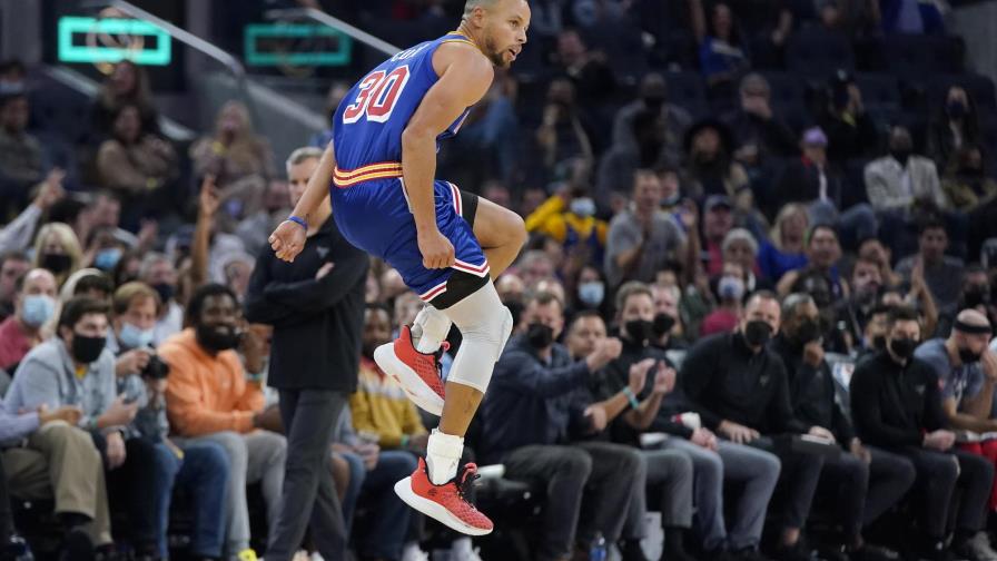 Stephen Curry anota 40 y Warriors arrollan a Bulls 119-93