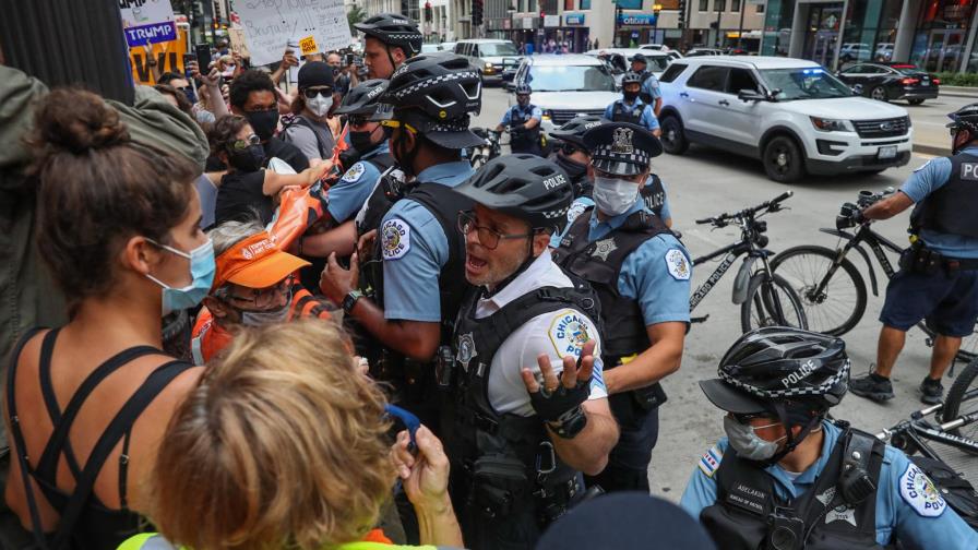 Tras violencia letal, la alcaldesa de Chicago ataca a Trump