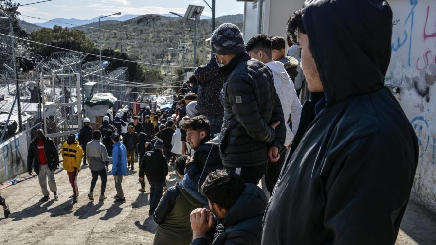 Grecia usa gas lacrimógeno contra migrantes en la frontera Grecia usa gas lacrimógeno contra migrantes en la frontera
