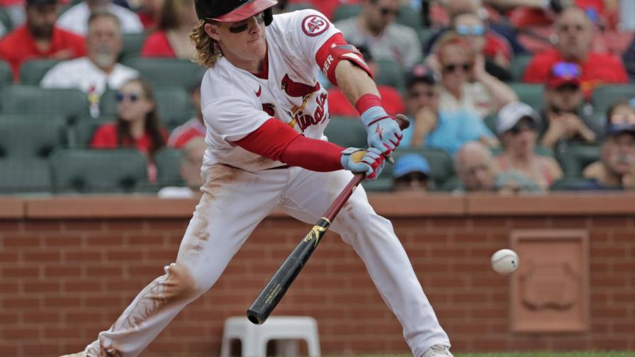 Cardenales vence 2-1 a Gigantes con sencillo de Bader
