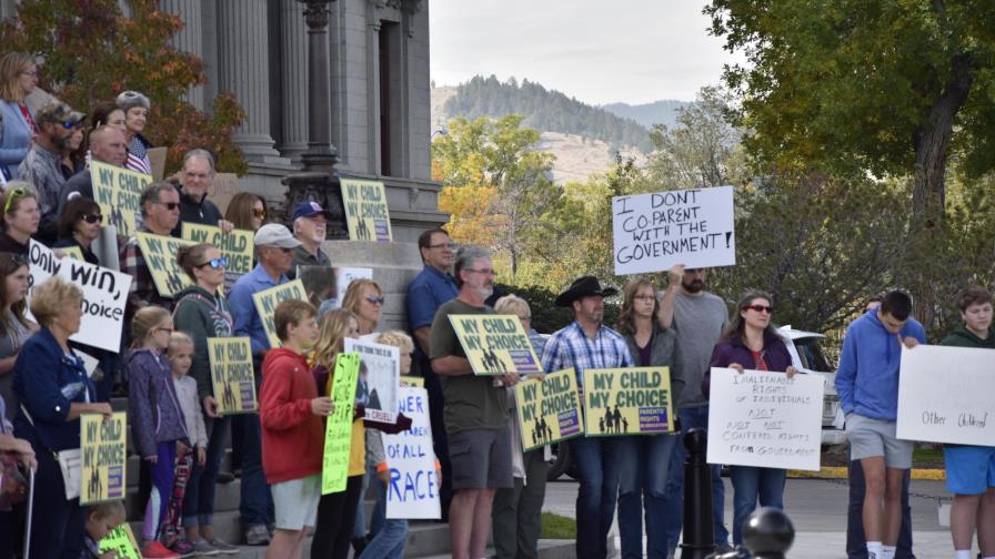 Muertes por COVID-19 en EEUU superan umbral de 700,000 Muertes por COVID-19 en EEUU superan umbral de 700,000