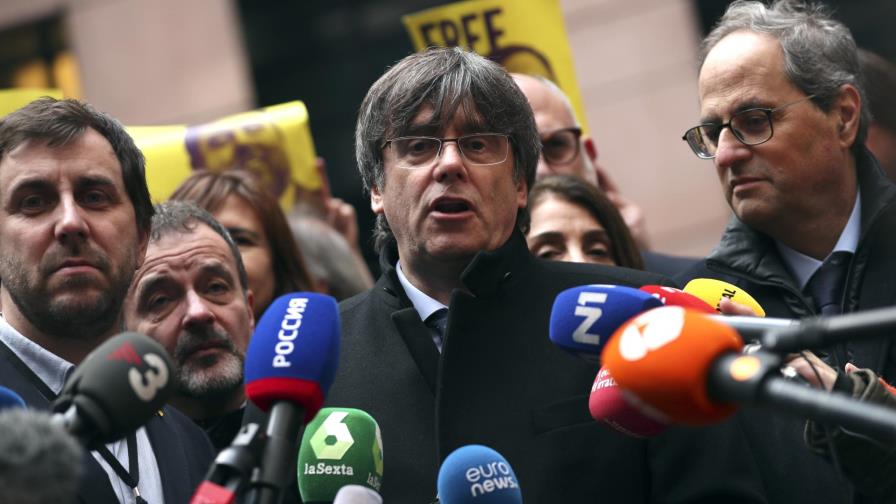 Líder catalán Puigdemont se presenta en Parlamento Europeo
