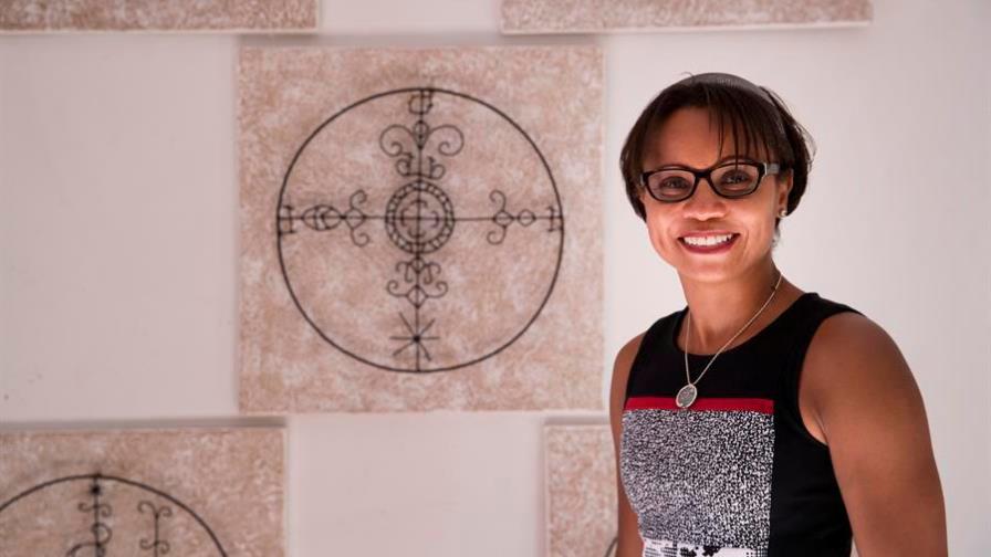 Trocitos de Haití en papel maché para decorar el mundo