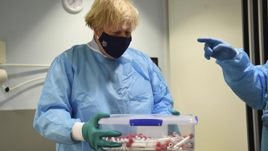 Critican a Boris Johnson por visita a Escocia