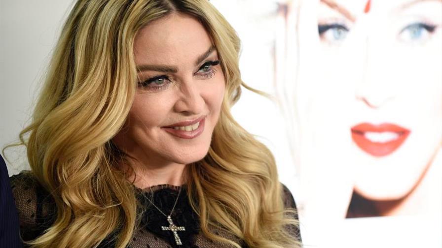 Madonna, curada de coronavirus, se pasea en moto por Lisboa
