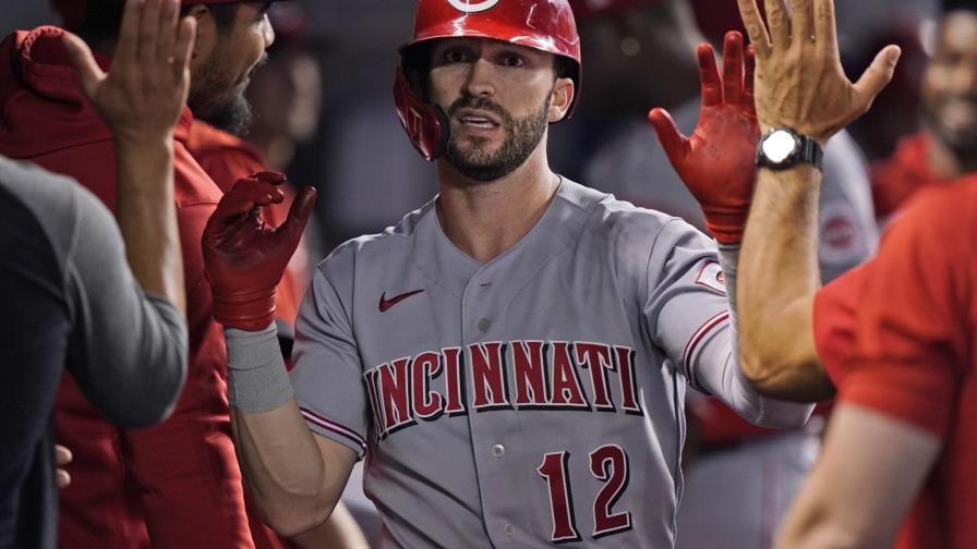 Rojos blanquean a Marlins y Naquin extiende su racha