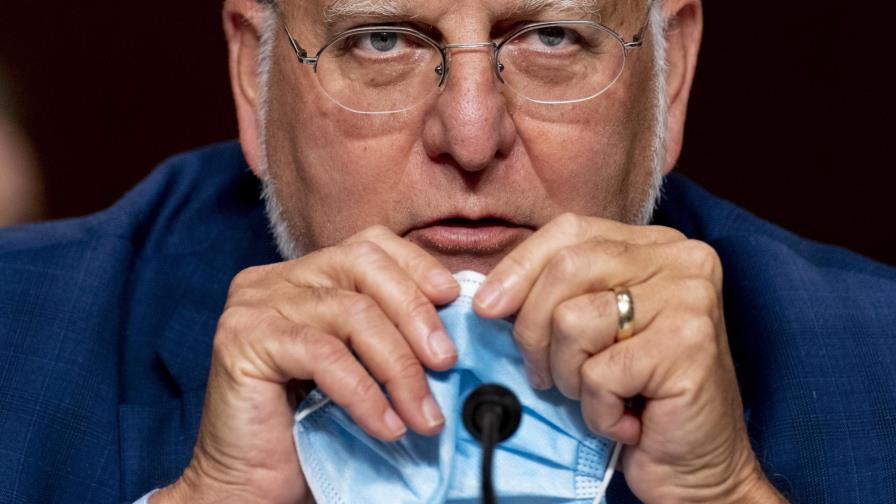 Trump contradice a expertos; prevé vacunas para COVID pronto