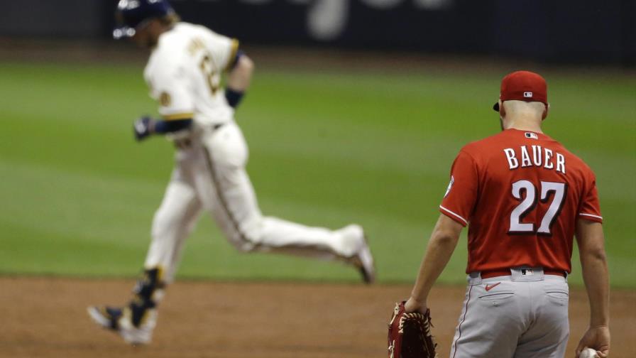 Smoak y los Cerveceros vencen a Rojos y rompen su mala racha