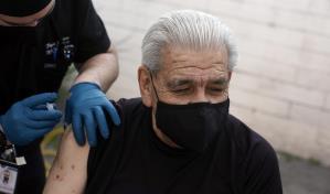 California: Denuncian distribución desigual de vacunas