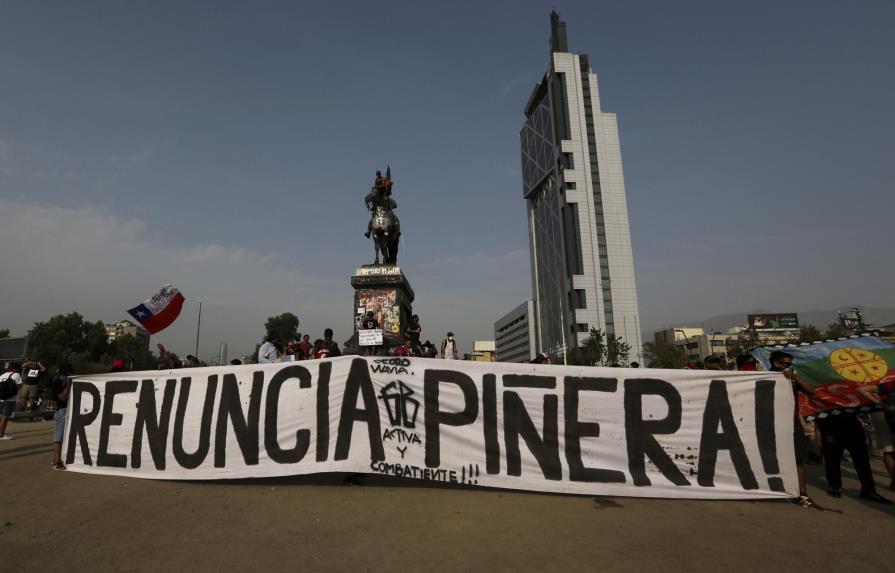 Marcha en silencio conmemora 3 meses del estallido chileno