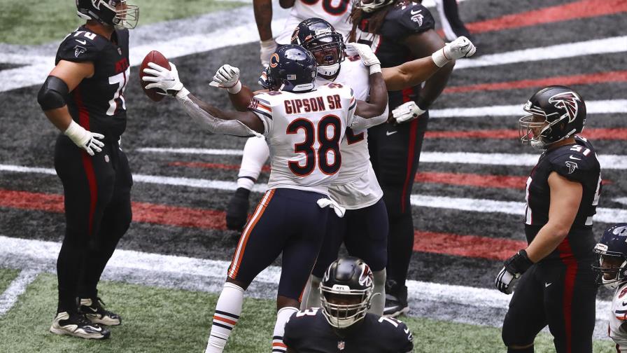 Otro desplome de los Falcons, Bears ganan 30-26