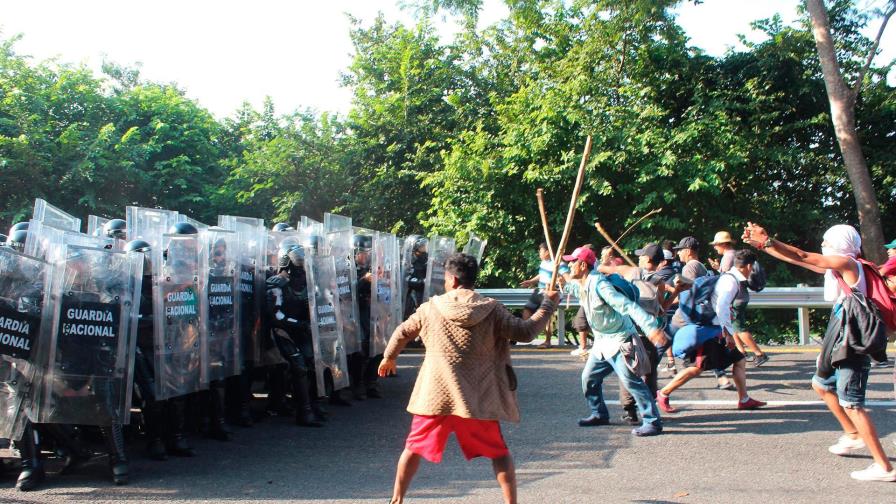 Autoridades activan operativo contra caravana de migrantes en sur de México