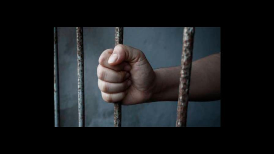 Condenan mexicano a seis años de prisión por vender opiáceos 