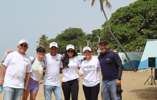 Ulises Cabrera organiza limpieza de costas