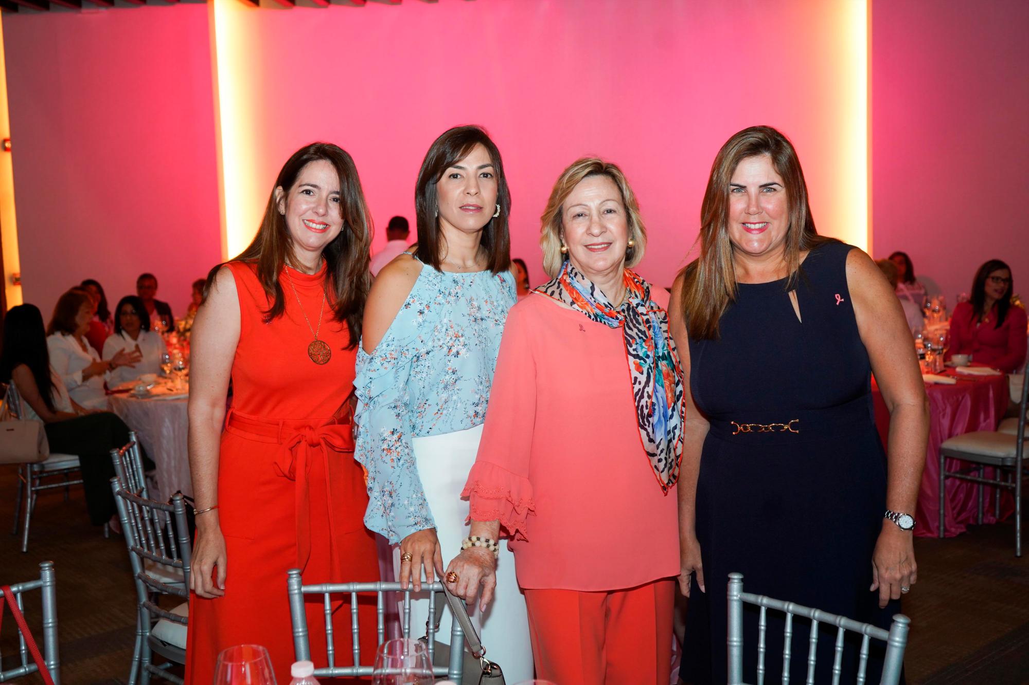 Claudine Lovaton, Margarita Simo, Julia De Simo y Sandra Morales.