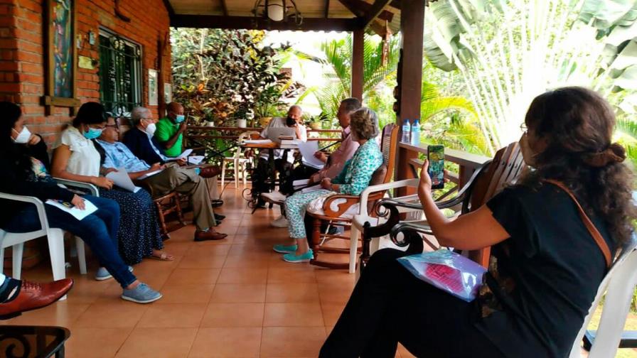 El Ateneo Insular celebra encuentro literario en Jarabacoa 