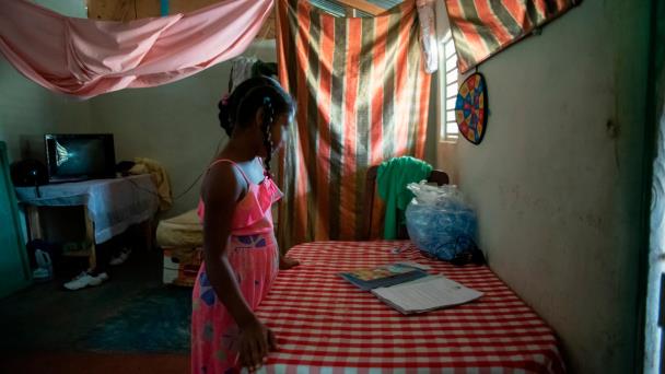 Más de 200 mil estudiantes habrían desertado de la escuela en pandemia -  Diario Libre