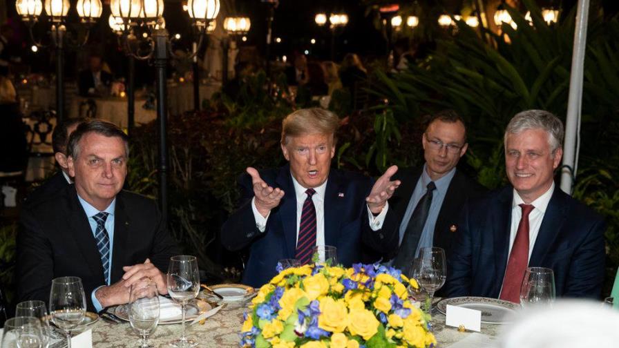 Funcionario brasileño que estuvo con Trump tiene COVID-19