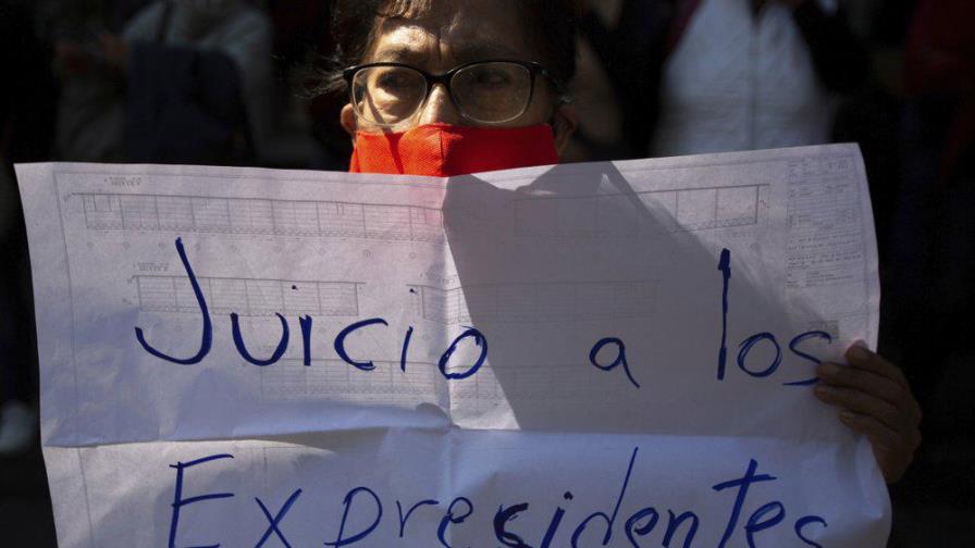 Corte mexicana avala consulta sobre juicios a expresidentes