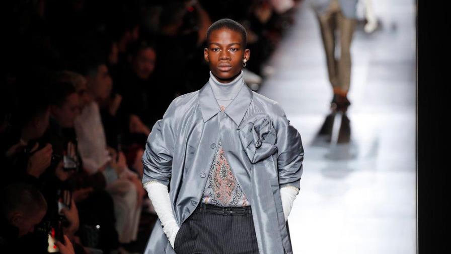 Dior causa revuelo con su colección para caballeros en París 