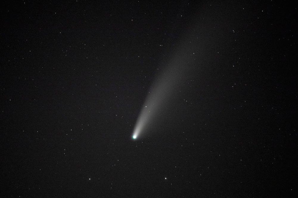 El cometa Neowise es visto desde el monte Grandfather en Linville, Carolina del Norte, el 18 de julio de 2020. Descubierto recientemente, el cometa es visible en el hemisferio norte. Después de su partida, tardará 6.800 años en regresar.