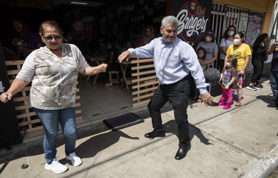 Bailan para combatir la pena y se hacen famosos en Guatemala
