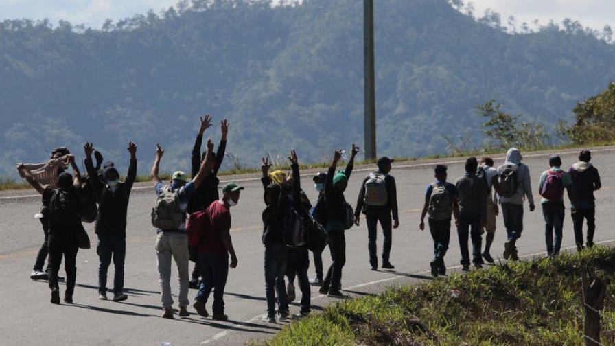 Cientos de hondureños intentan salir del país en caravana para llegar a EE.UU. Cientos de hondureños intentan salir del país en caravana para llegar a EE.UU.