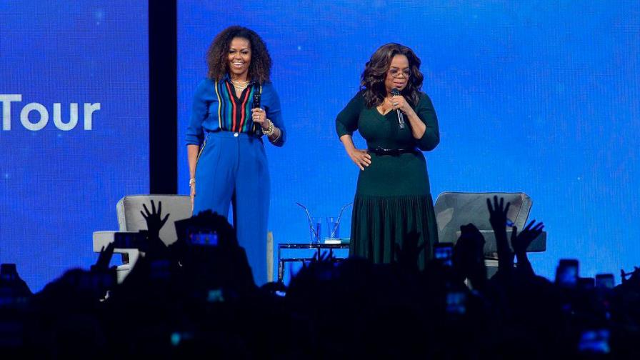 Oprah Winfrey y Michelle Obama se unen en conferencia de bienestar