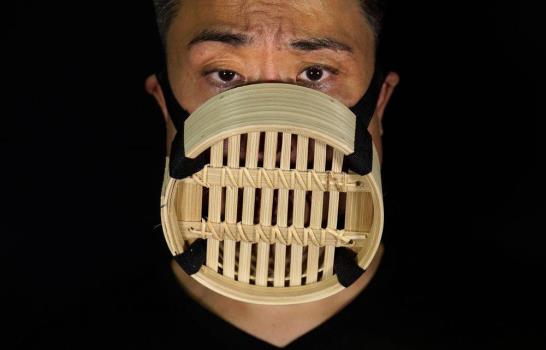 Crea mascarillas inspiradas en la crisis sanitaria y los problemas políticos de Hong Kong