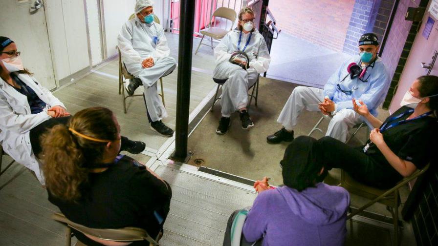 Coronavirus y la pesada carga emocional del personal médico Coronavirus y la pesada carga emocional del personal médico