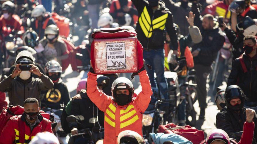 Repartidores protestan contra precariedad laboral en Brasil