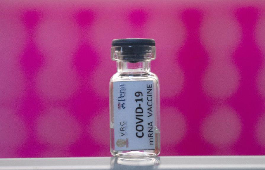 Dificultades asedian plan de vacunas asequibles de COVID-19
